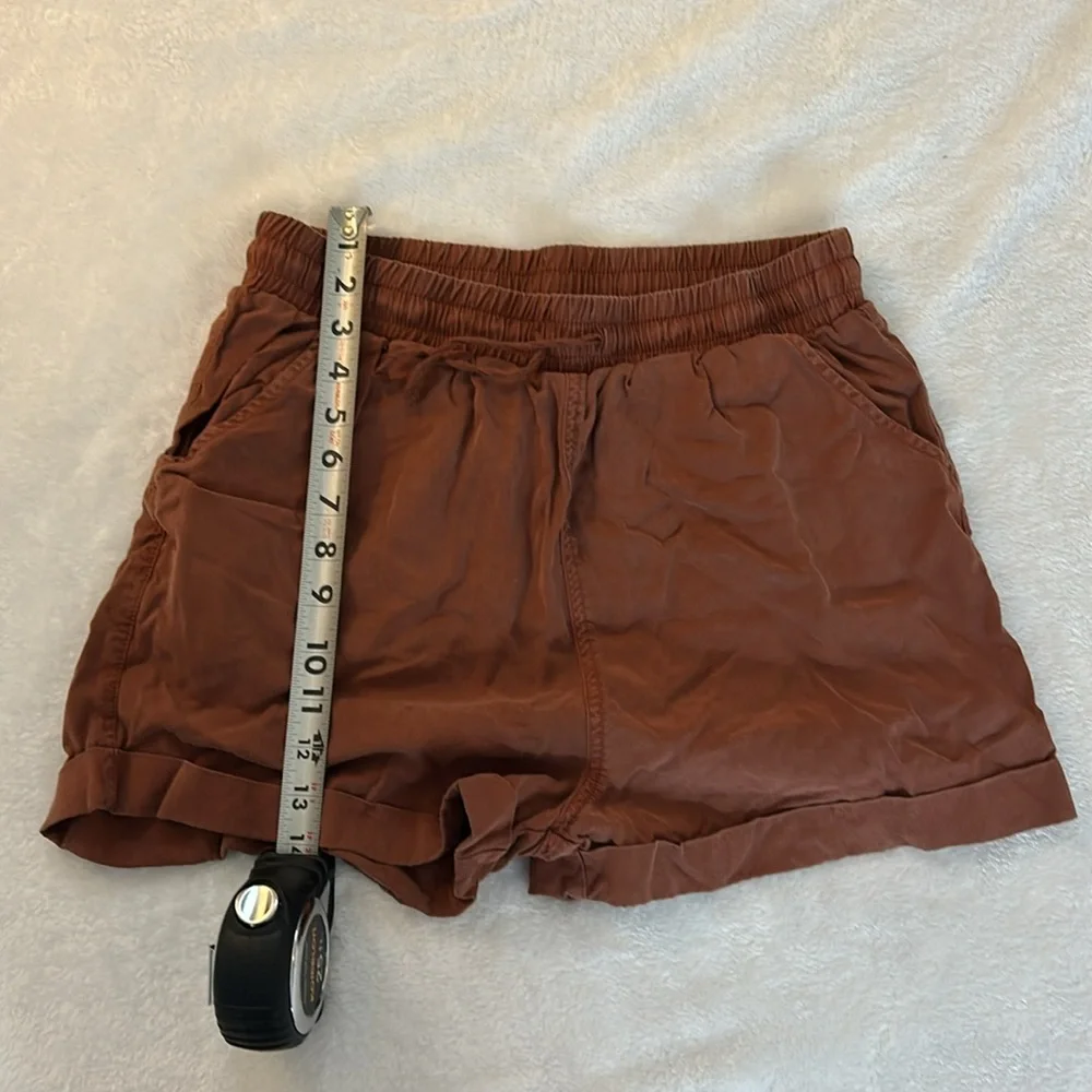 Universal Thread Women's Tan Athletic Shorts - Picture 4 of 5